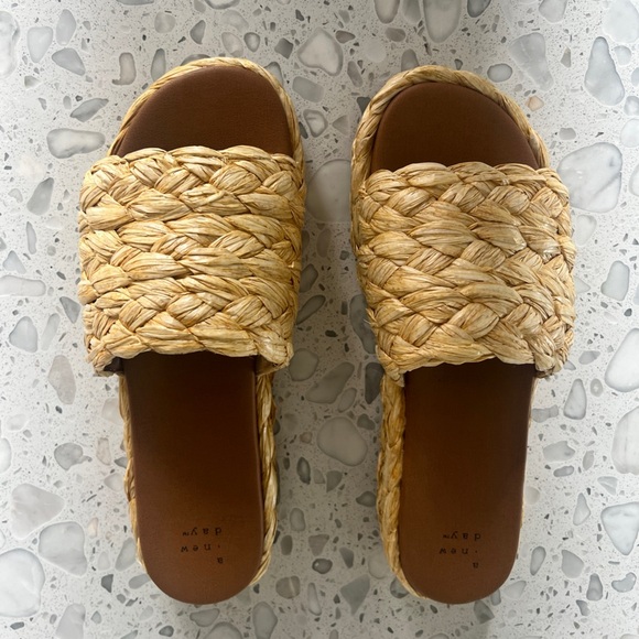 Raffia Slides - 9 - Picture 3 of 9
